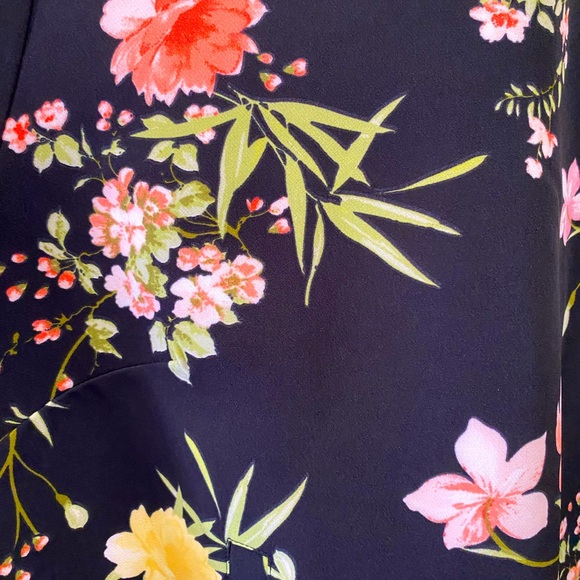 SOHO APPAREL LTD - NEW YORK FLORAL BOMBER JACKET - 3X - Picture 4 of 10